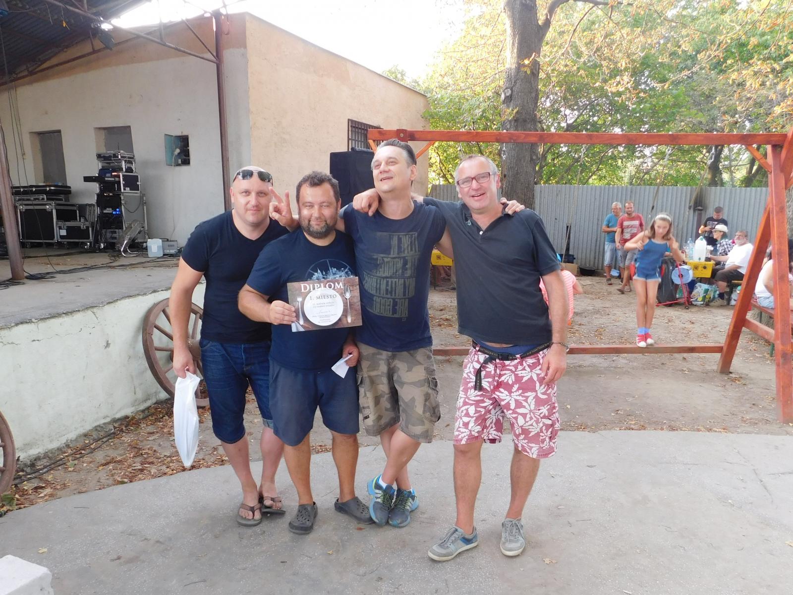 Fotogaléria VARENIE GULÁŚA - 26.8.2017 - 3. časť (28) VARENIE GULÁŚA - 26.8.2017 - 3. časť